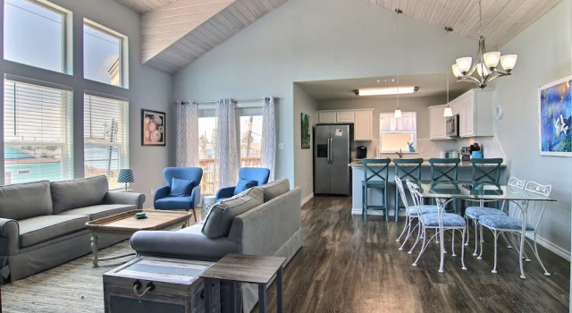 Life is Good Today 4 Bedrooms 4.5 Bathrooms Condo