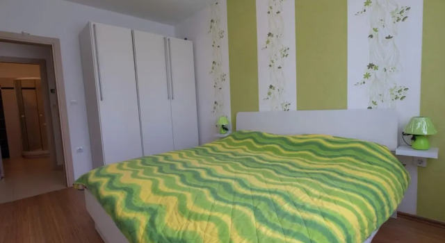 Comfortable Family Apartment Near the sea With Airconditioning, Wifi, and Parking, Prenota Appartamento Valbandon Istria