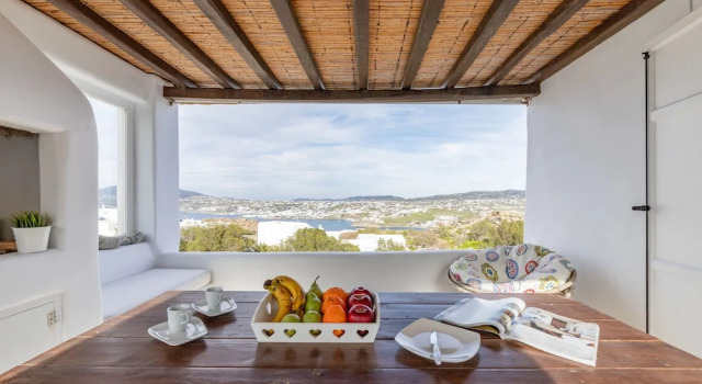 Carmelita Villa with Pool by Stylish Stays