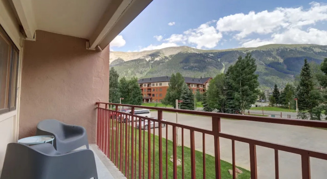Excellent Views From This Mountain Side Condo - PG107 by Redawning, Забронировать Апартаменты/квартира Отели Коппер-Маунтин с парковкой, Парковка