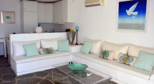 Romantic and cozy house on the waterfront in Koundouros, Kea