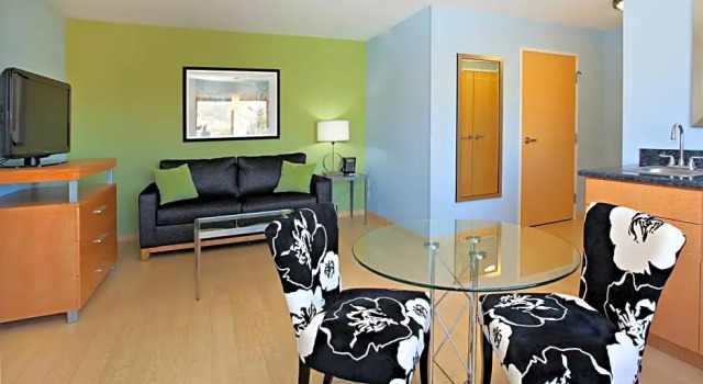 Двухместный люкс с 2 комнатами Holiday Inn Express Hotel & Suites Rock Springs Green River by IHG