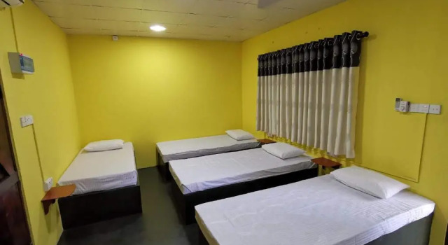 Кровать в общем номере The Nilmini Lodge