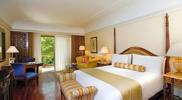 Клубный номер Standard с балконом The Leela Palace Bengaluru