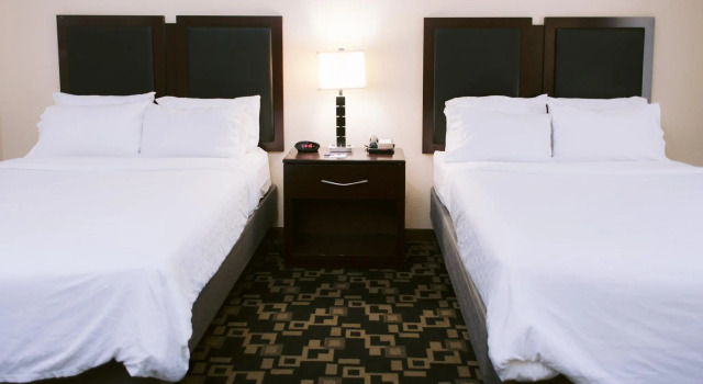 Четырёхместный номер Standard Holiday Inn Express Hotel Raleigh Southwest by IHG