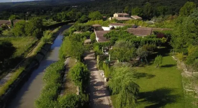 Gîte chez Cécile dans le Luberon, Book Hotel Hoteller i Lagnes med parkering, Parkering