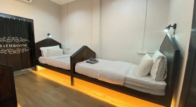 Трёхместный номер Standard Castle Black Bangkok