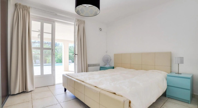 Modern Villa With Swimming Pool in Sainte-maxime, Забронировать Вилла Отели Сент-Максима с бассейном, Бассейн