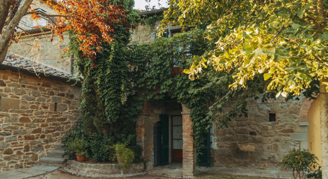 A Peaceful Farmhouse in Cortona with Swimming Pool