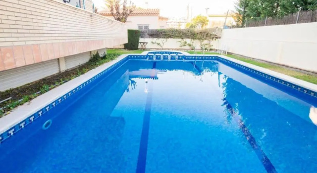 Апартаменты с 3 комнатами Sunny Apartment 3 Blocks to the Beach