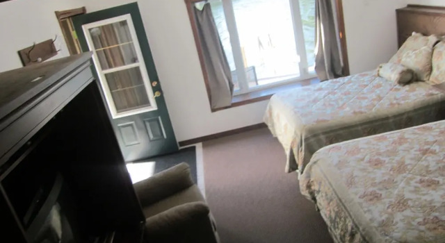 Четырёхместный номер Standard с видом на реку Sauble River Marina and Lodge Resort