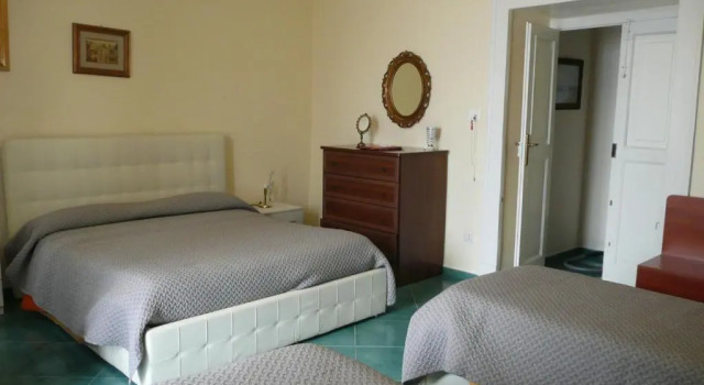Standard Vierer Zimmer mit Meerblick I Papiri