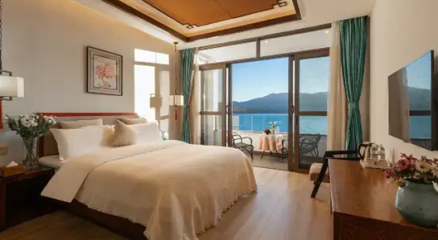Двухместный номер Standard с видом на озеро Lugu Lake Yunshang Holiday Hotel