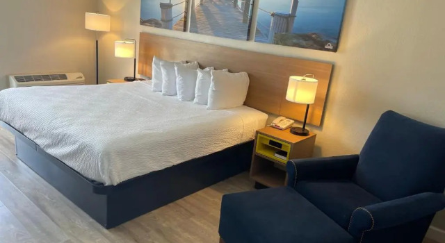Номер Standard Days Inn by Wyndham Fayetteville-South/I-95 Exit 49