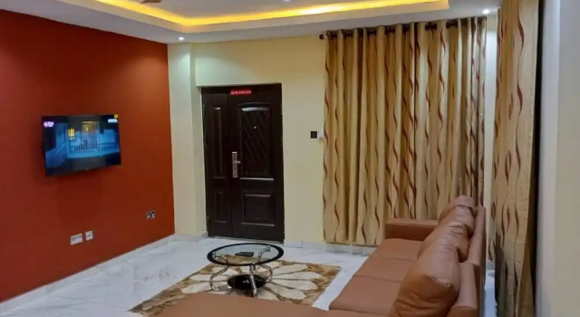 Апартаменты Executive 3-bed Furnished Apartment in Kwashieman