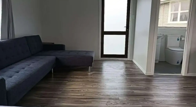 4 Double Beds and 2 Sofa Bed chalet, Забронировать Шале Отели Роторуа с парковкой, Парковка