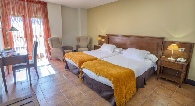 Hotel Rosaleda Don Pedro, Забронировать Отель Отели Убеда с парковкой, рядом с Дворец графов Гуадиана, Парковка