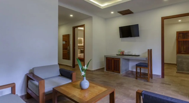 Семейный люкс с балконом Sumeru Angkor Residence