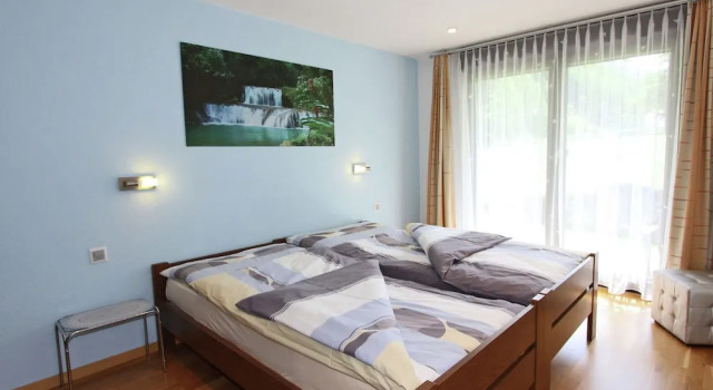 Saas Almagell - With Three and Four Thousand Metre Peaks in the Background, Boek Hotel Saas-Almagell 