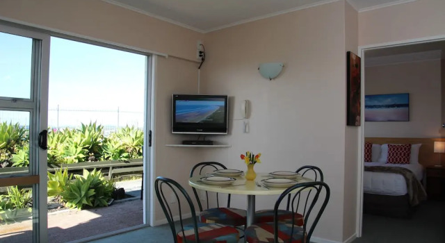 Апартаменты c 1 комнатой с балконом и с видом на бассейн Cooks Lookout Motel