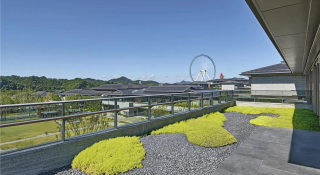 Двухместный люкс Deluxe с балконом Shu Hua Hotel Tianmu Mountain, Curio Collection By Hilton