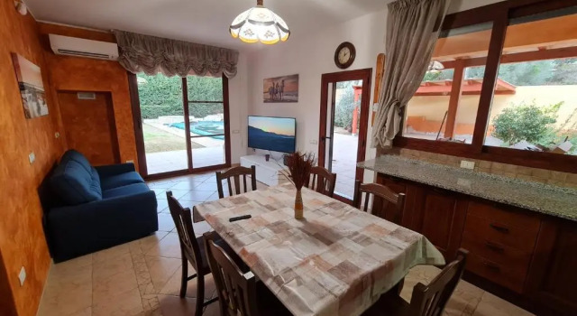 Villa Vivi. Piscina, idro, giardino e condizionatore, Забронировать Вилла Отели Куарту-Сант-Элена с бассейном, Бассейн