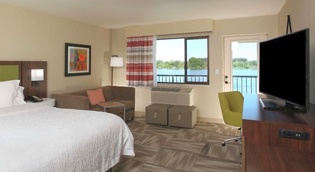 Двухместный номер Standard с балконом и с видом на реку Hampton Inn Richland-Tri Cities