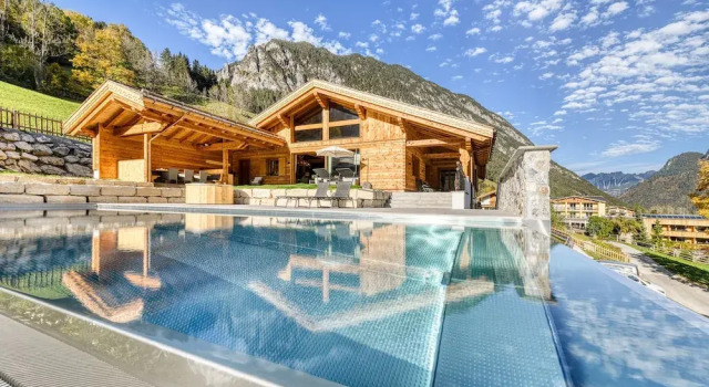 Коттедж Chalet GM in Brand With 5 Bedrooms and 8 Bathrooms