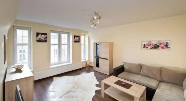 Gdańskie Apartamenty Gdańskie Poddasza, Varaa Huoneisto Hotellit Pommeri pysäköinnillä, Pysäköinti