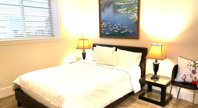 Ocean side & garden view Nanaimo house, Book Hotel Nanaimo 