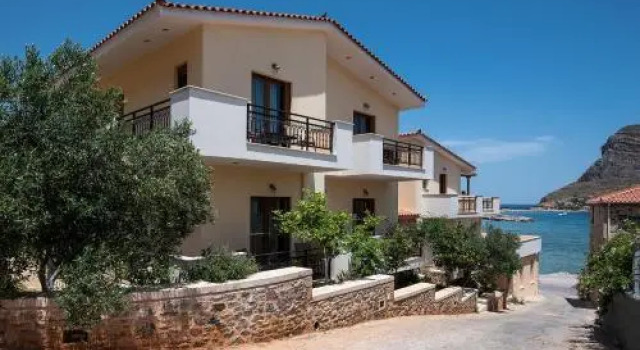 Guest House 4 Stars Gefira, Prenota Affittacamere Malvasia 