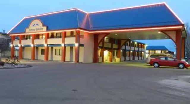 Номер Deluxe Coast Red Deer Hotel