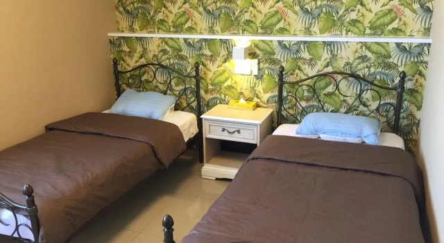 Hotel GALA Nahas only sandy beach front all rooms oceanview, Забронировать Отель Отели Наха с парковкой, рядом с Железнодорожная станция Кентё-маэ, Парковка
