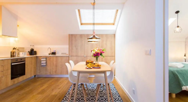 Amazing City Center 2 bdr flat!