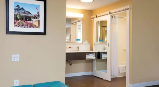 Четырёхместная студия Hampton Inn & Suites Fremont