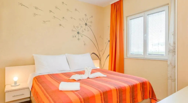 Apartments Petra, Buchen Sie Ferienwohnung Hotels in Gespanschaft Split-Dalmatien mit Pool, Schwimmbad