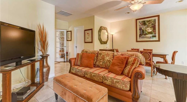 Anastasia Cottage, 2 Bedrooms, Walk to Beach, Sleep 4, Rezerwuj Hotel Hotele w Saint Augustine Area z parkingiem, Parking
