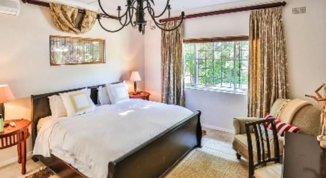 Cecelia's Holiday Manor