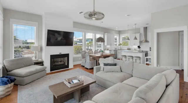 Коттедж 5BR Sleeps 14 in Seagrove Beach, Golf Cart, 6 Bikes, Pool + Free Attractions!