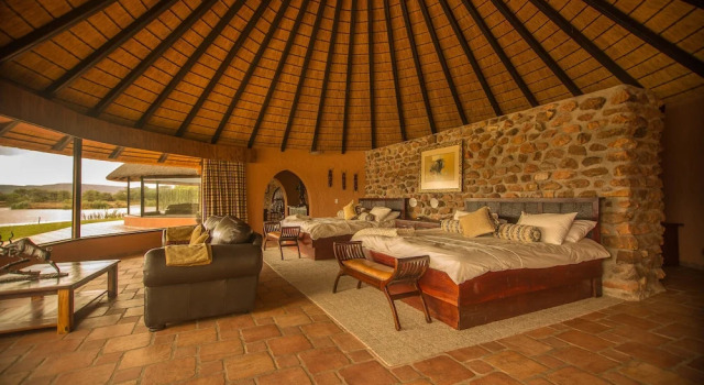 Вилла Mount Etjo Safari Lodge