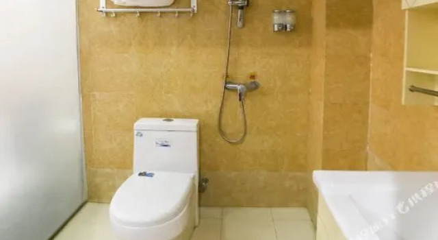 OYO Suining Junzhuan Business Hotel (Shuangfa Square)