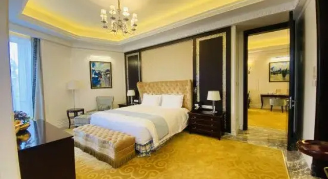 Семейный люкс с балконом и с видом на сад Wuxi Rsun The Lakefart Hotel