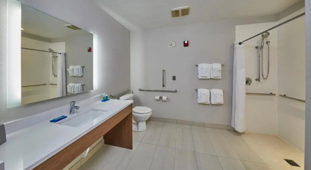 Люкс Holiday Inn Express Hotel & Suites Medford-Central Point by IHG