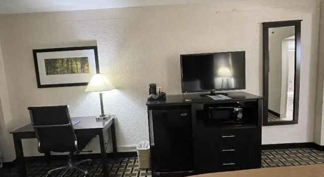 Люкс Quality Inn & Suites Cincinnati Downtown Area