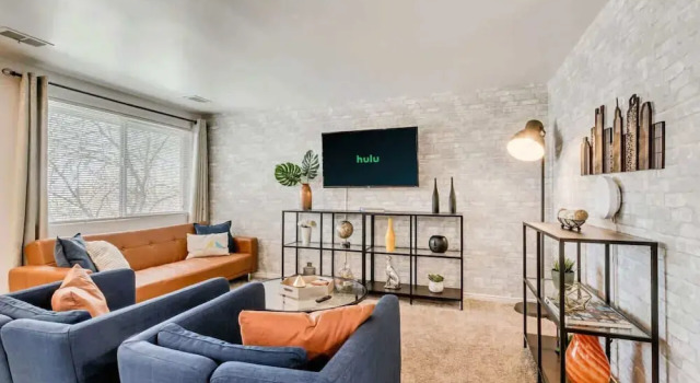 Convenient 2BR Apt w/ Parking, Near Downtown SLC, Забронировать Апартаменты/квартира Солт-Лейк-Сити Salt Lake County, рядом с Ensign Peak Park