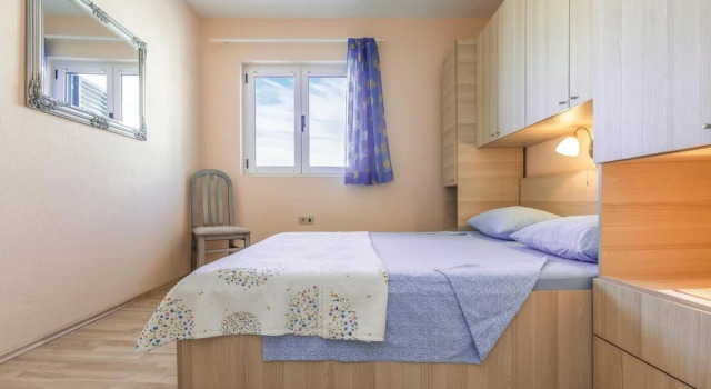 Beautiful Home in Makarska With Wifi and 2 Bedrooms, Buchen Sie Hotel Hotels in Gespanschaft Split-Dalmatien mit Pool, Schwimmbad