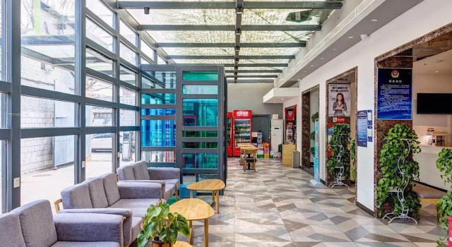 7 Days Inn·Beijing Huaxiangqiao  Xintiantan Hospital, Book Hotel Hoteller i Beijing Province med parkering, Parkering