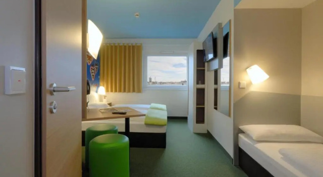 Трёхместный номер Standard B&B Hotel München City-West