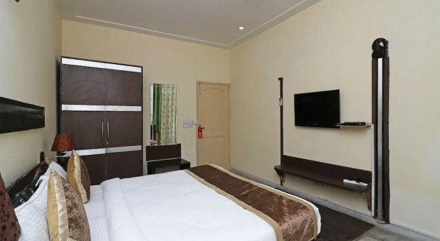 OYO 12968 Hotel The Domus, Забронировать Отель Гургаон 