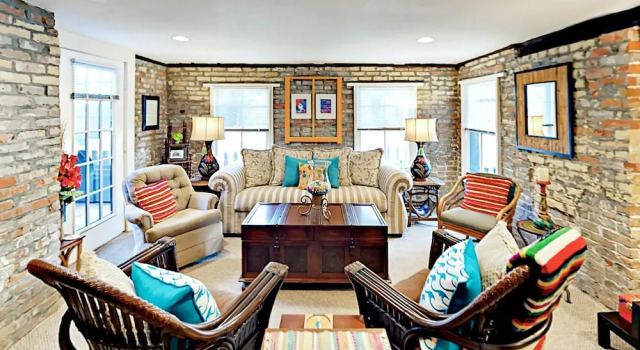 Upscale Unit in Historical - 1 Br Home, Забронировать Дом для отпуска Коттеджи Галвестон, рядом с Galveston Island Railroad Museum and Terminal, Коттедж